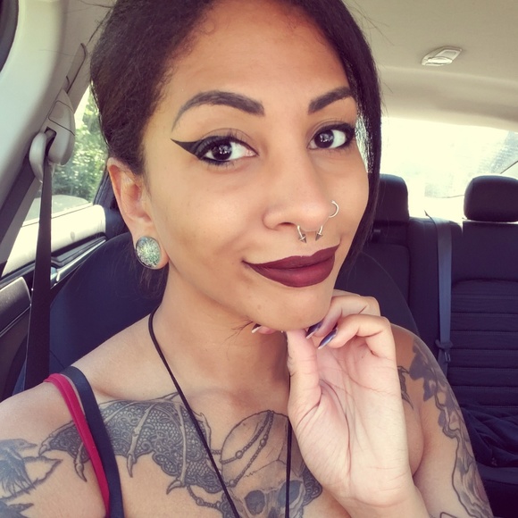 Meet your Posher, Brittney - Picture 2 of 2